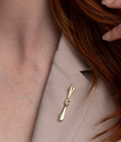 Valley Yellow Gold and Oval Diamond Brooch