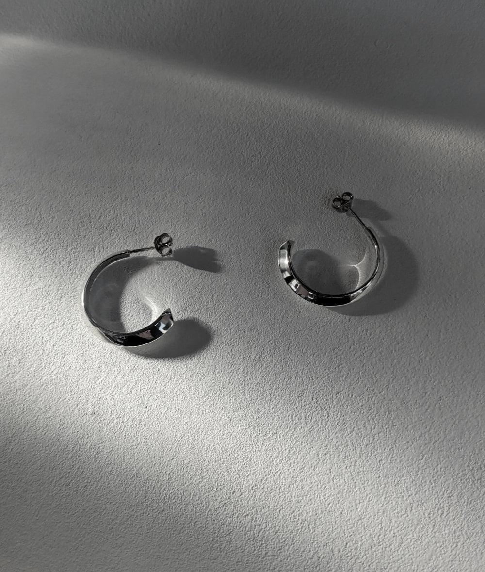 Facet Silver Midi Hoop Earrings