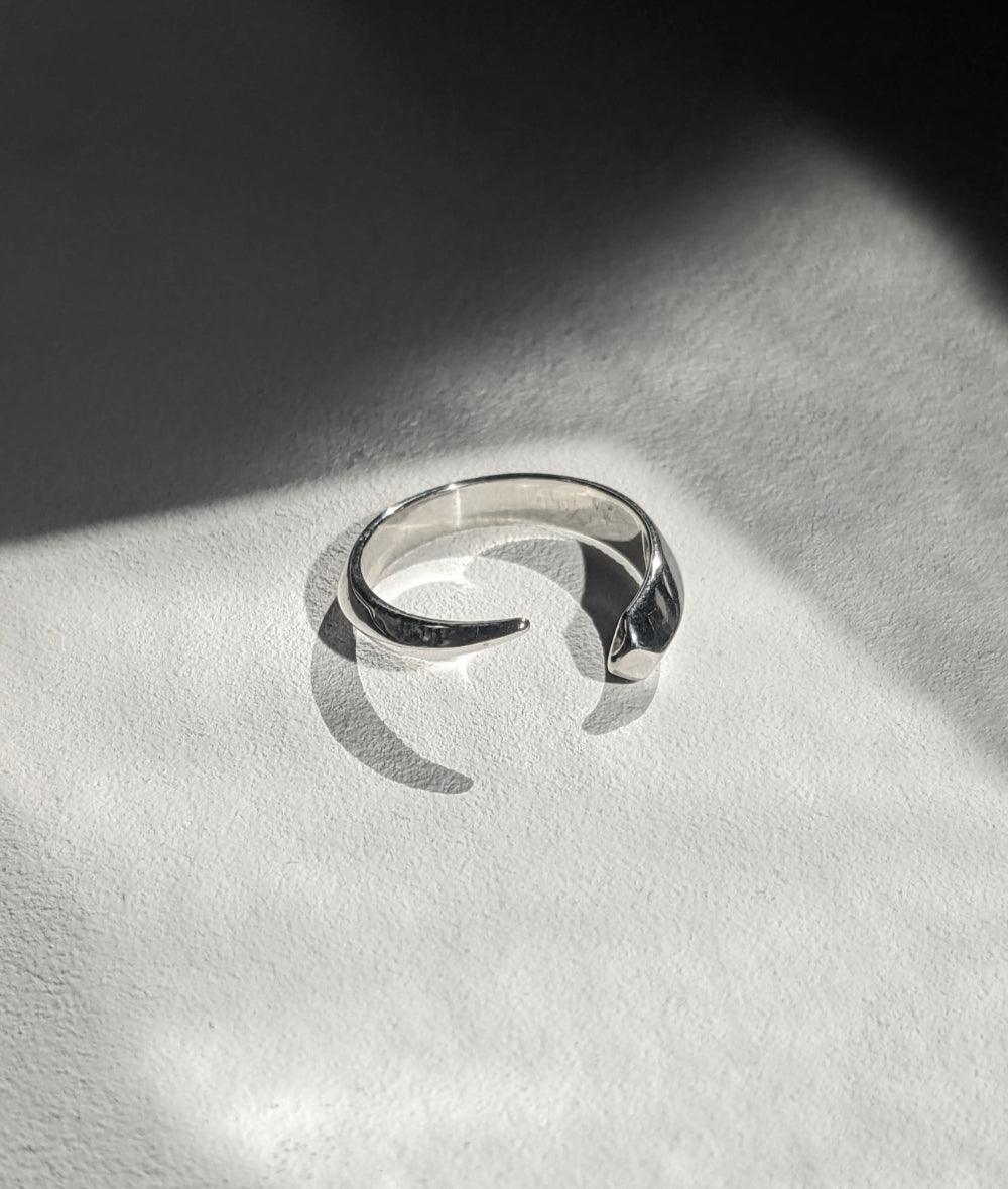 Facet Silver Open Twist Ring