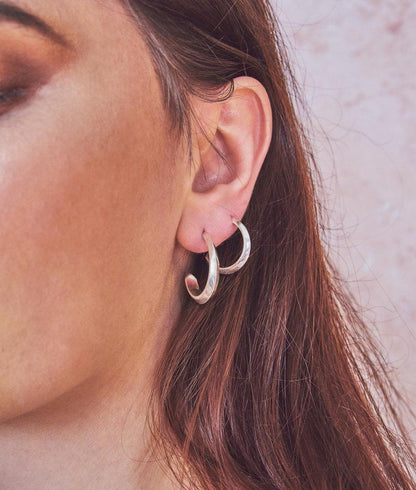 Facet Silver Midi Hoop Earrings
