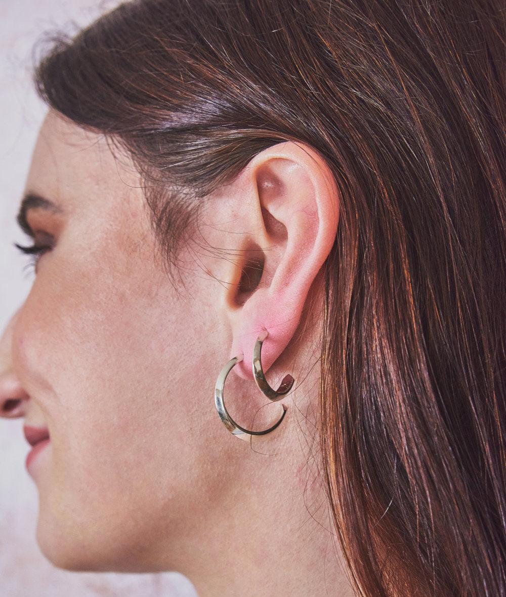 Facet Silver Midi Hoop Earrings